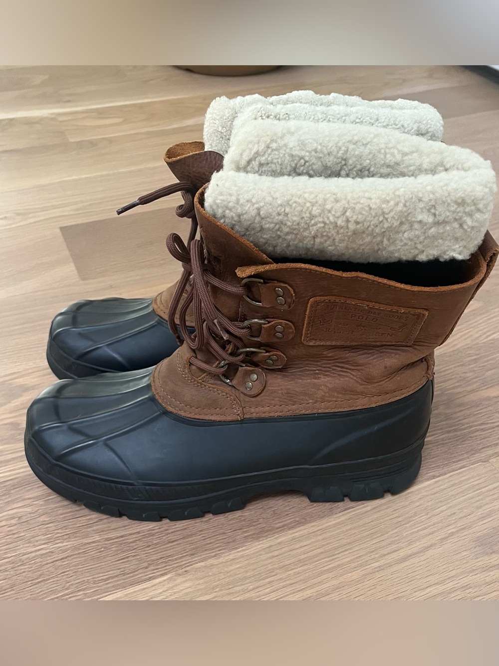 Polo Ralph Lauren Landen
Waterproof Leather Shearling Lamb
Trim Winter Boots 11D